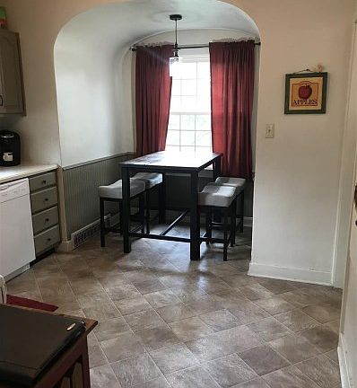 5th image of 2423 Court St
