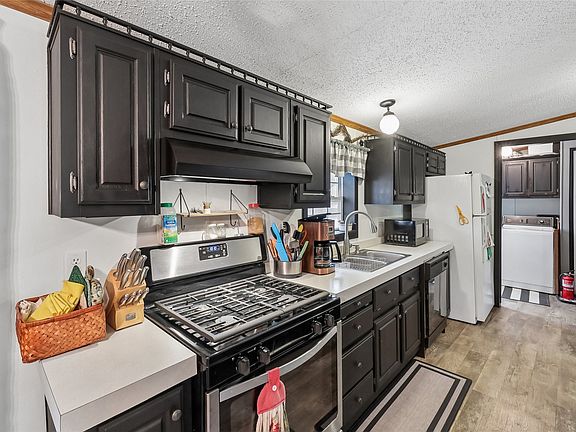 4th image of 104 North Dr
