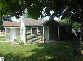 430 N 4th St, Shepherd, MI 48883