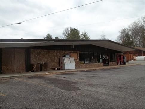 3rd image of 5667 Highway 68