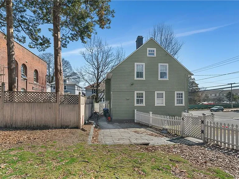 98 Butler Ave — Photo 32