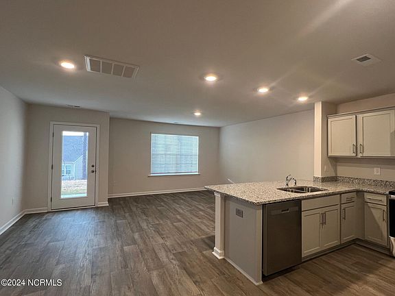 3rd image of 2105 Gracie Ln
