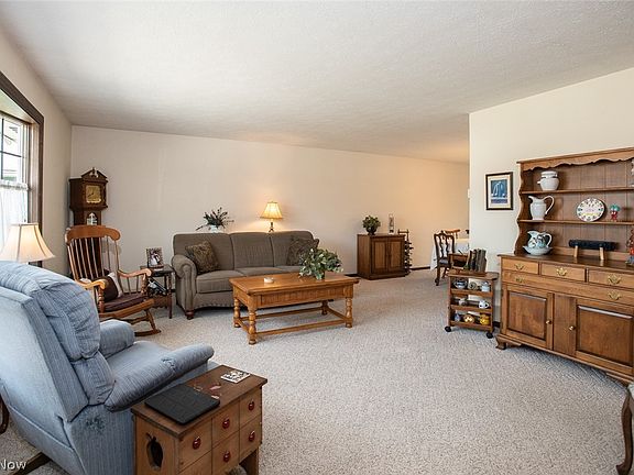 3rd image of 20269 Glenwood Ln
