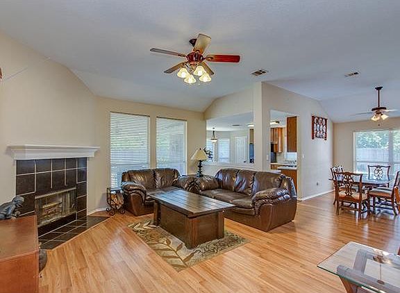 5th image of 611 Sweetgum Ln