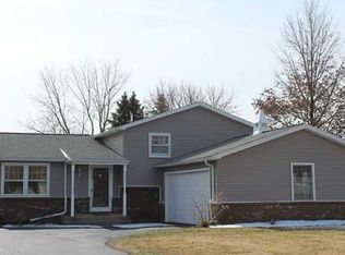 853 Village Pkwy, Waterville, OH 43566