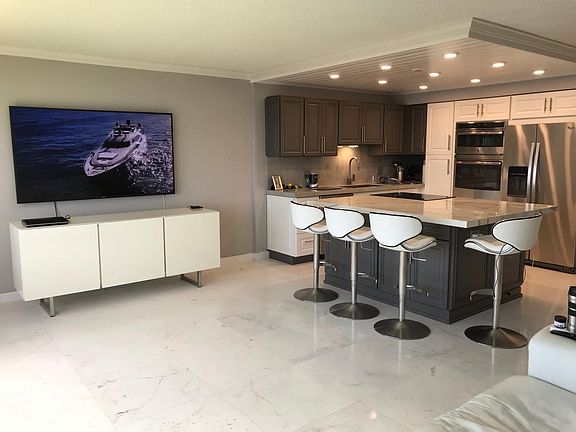 3rd image of 52 Yacht Club Dr APT 205
