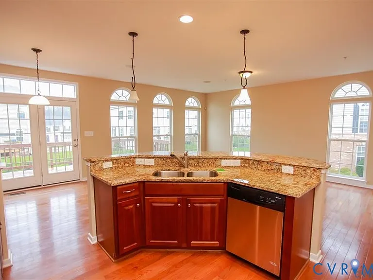 2910 Murano Way — Photo 8