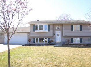 3051 Bellaire Ave N, Maplewood, MN 55109