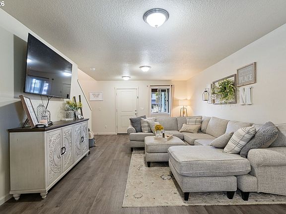5th image of 735 Garden Ct