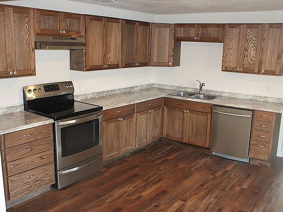 3rd image of 702 Wren St