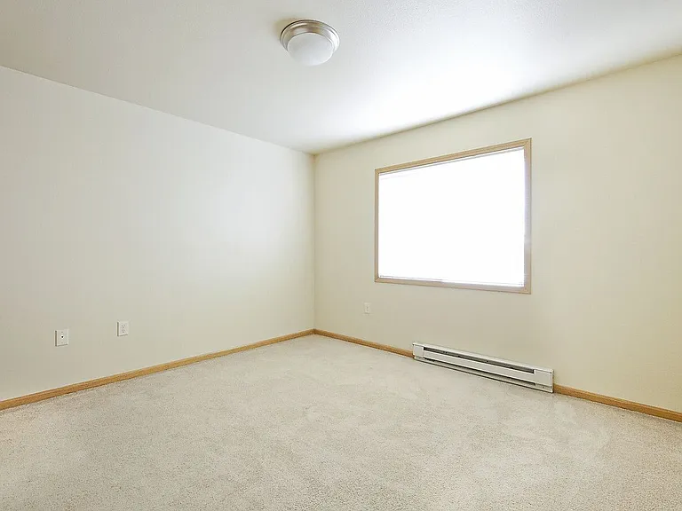 Hawk Pointe Apartments — Photo 20