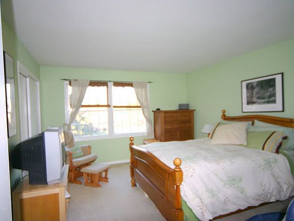 Large Master Bedroom w/double closets