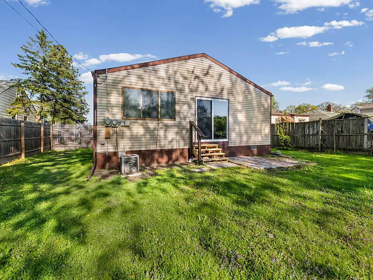 29131 Coolidge St — Photo 23