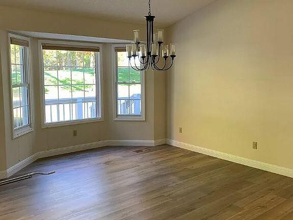 3rd image of 20 Augustine Ln
