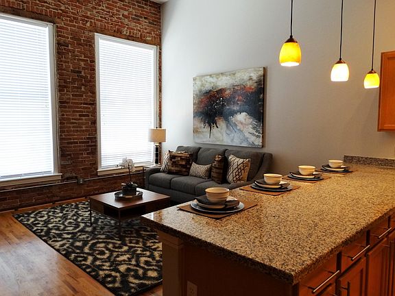 4th image of 2441 North Broadway