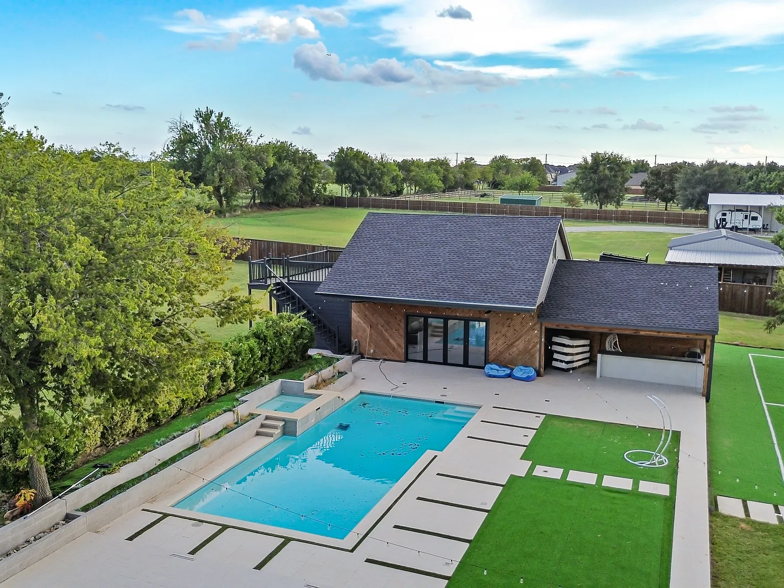7 bed, 7.5 bath, 7450 sqft, $18,500 — Photo 3
