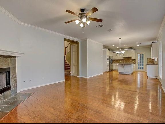 4th image of 2207 Buena Vista Ln