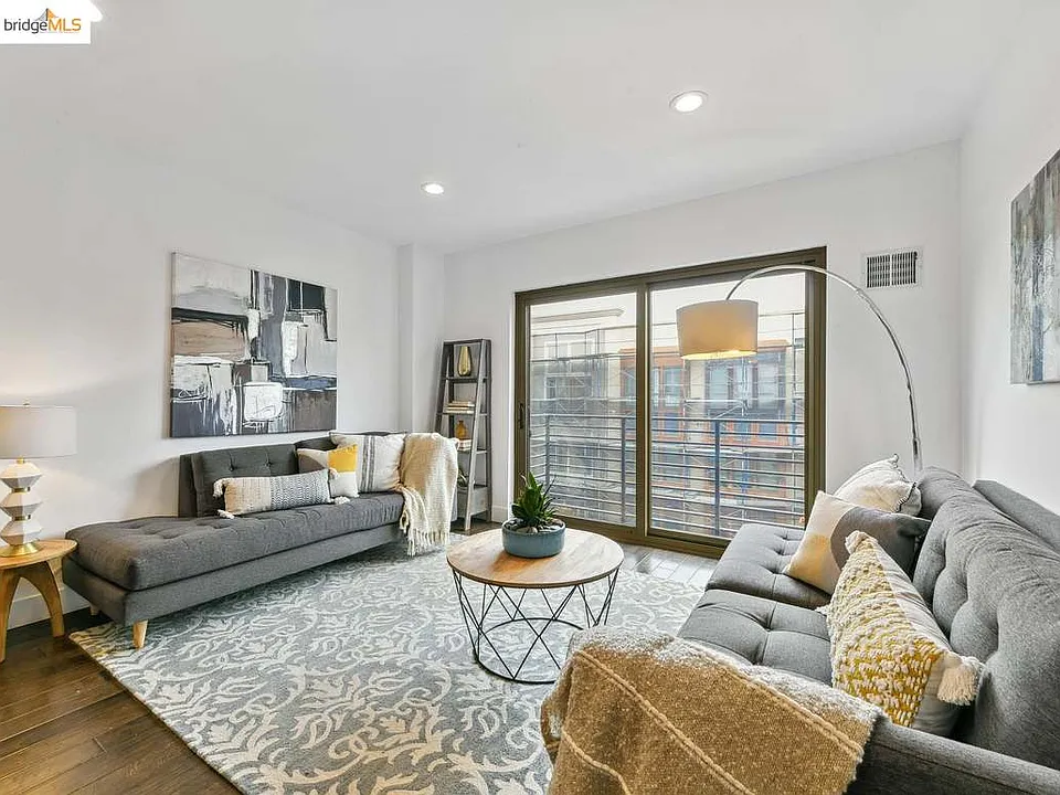 438 W Grand Ave #730