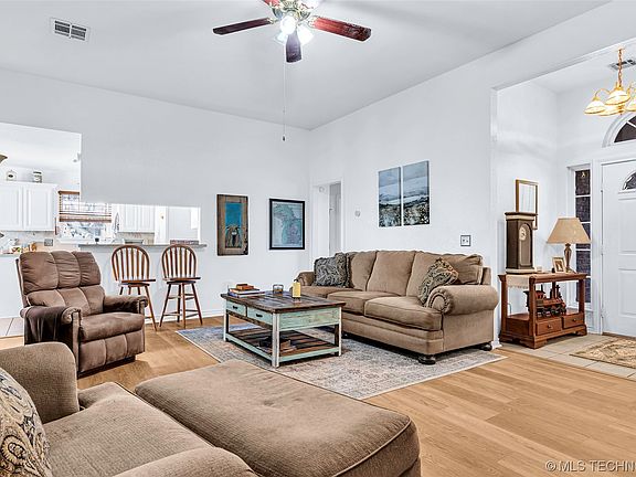 4th image of 505 Five Lakes Dr
