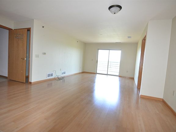 2nd image of 102 Prairie Heights Dr APT 308