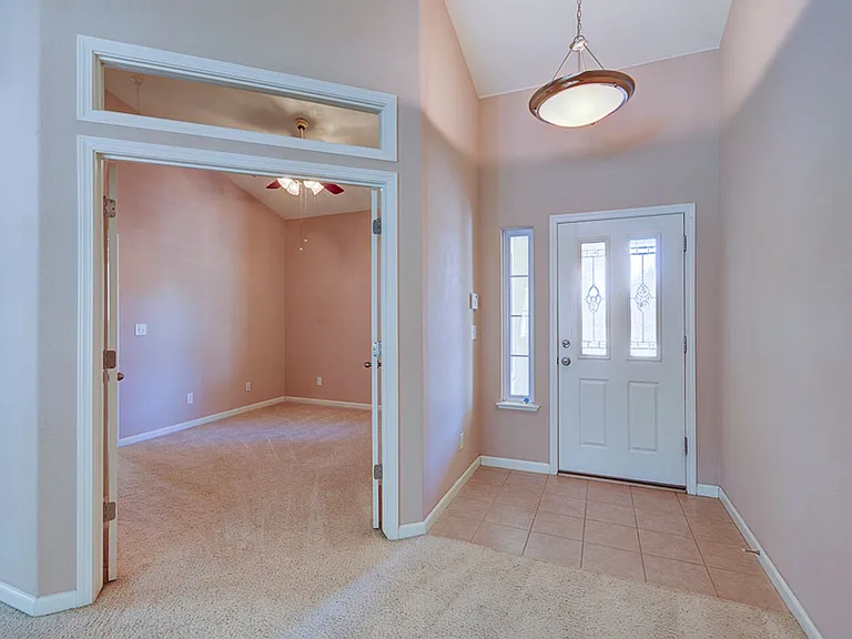 1927 N Karen Ave — Photo 3