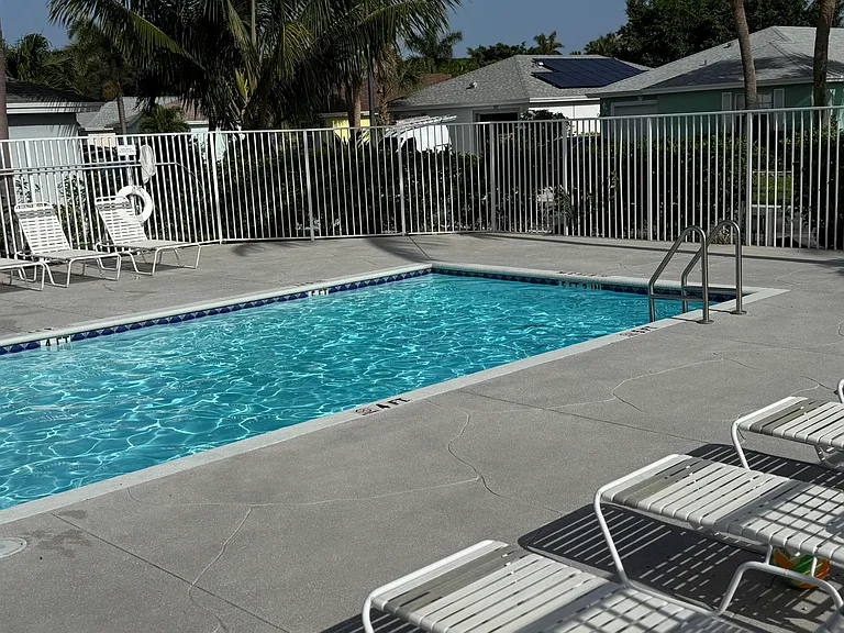 112 Sunset Blvd — Photo 5
