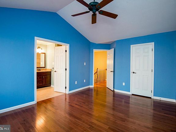 3rd image of 8557 Woodland Manor Dr