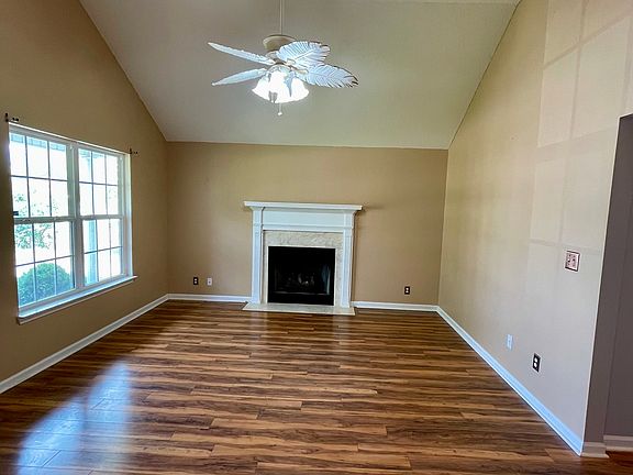 4th image of 207 Grand Ave