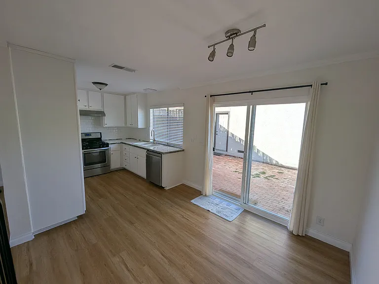 2284 Shady Hills Dr — Photo 10