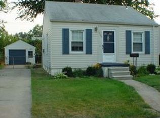 19196 Kenosha St, Harper Woods, MI 48225
