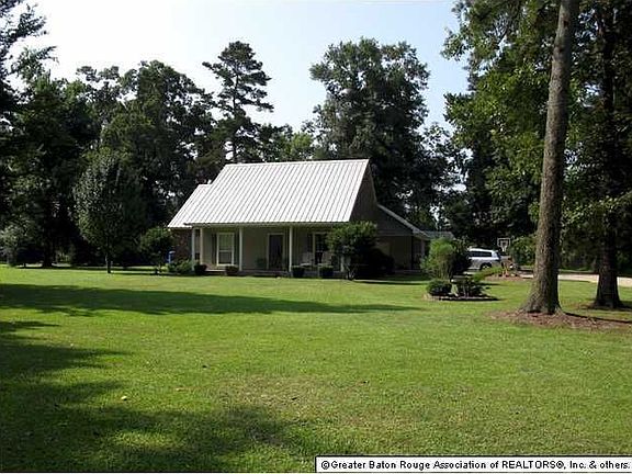 2nd image of 16278 Perrilloux Ln