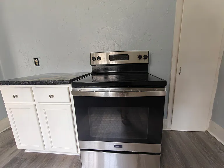 1711 W South St — Photo 2