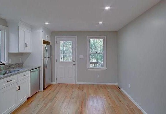 3rd image of 335 Foundry St #349-1