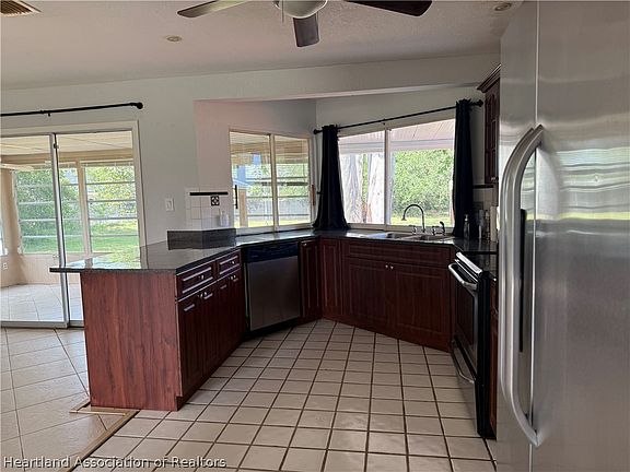 4th image of 208 Blossom Dr