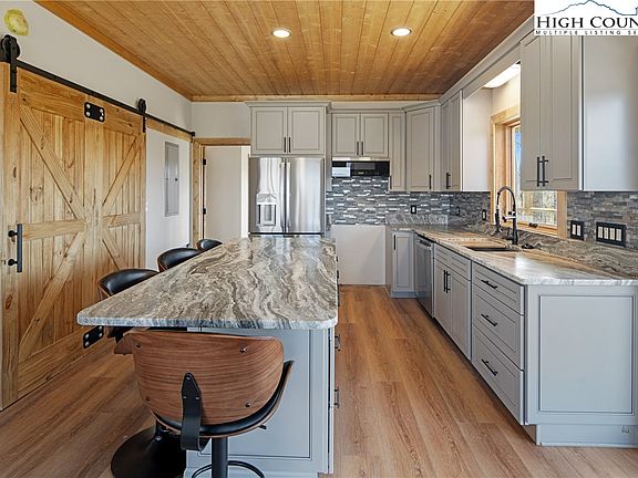 5th image of 330 Maplewood Circle