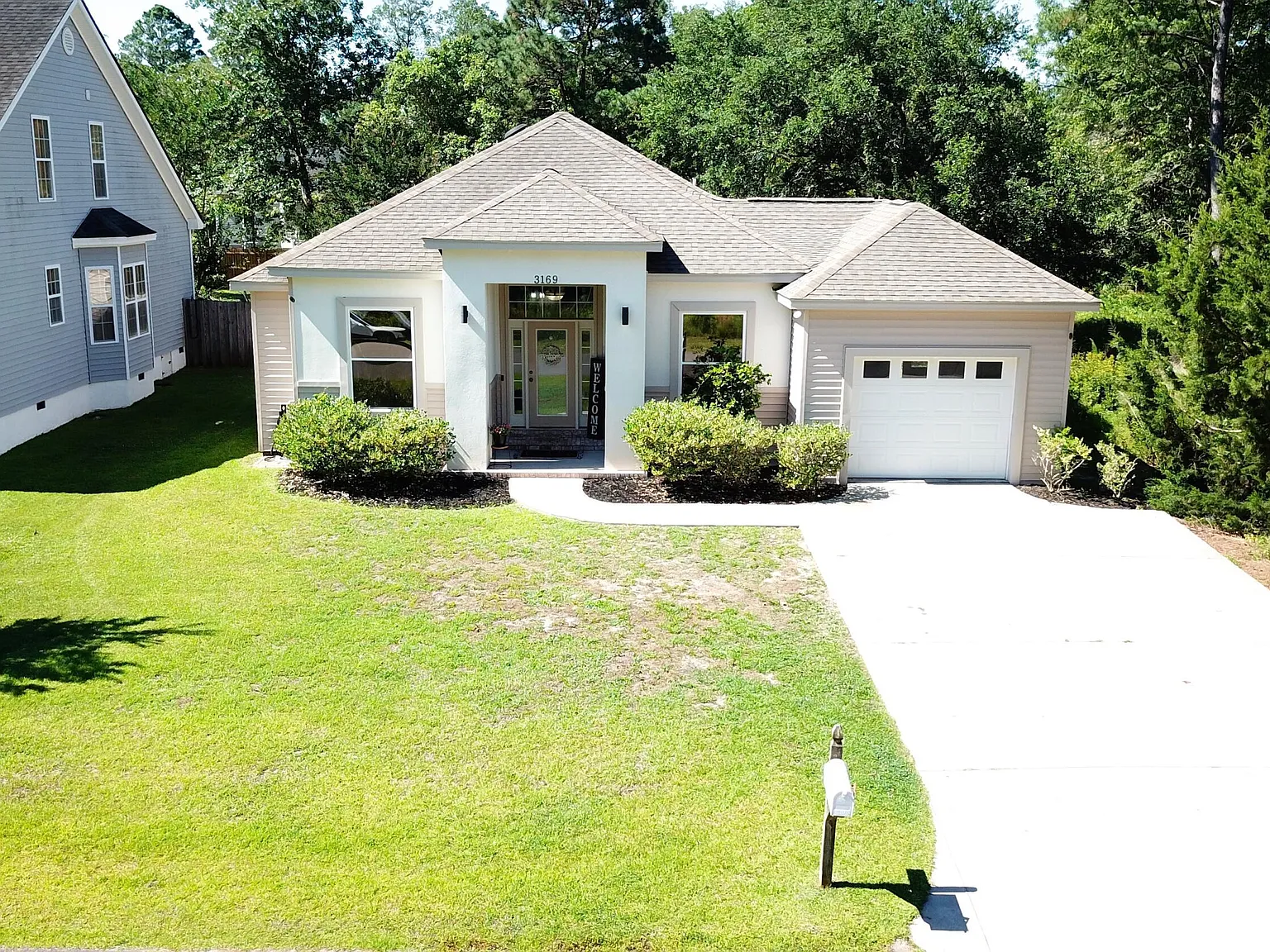 3 bed, 2.0 bath, 1300 sqft, $2,100 — Photo 3