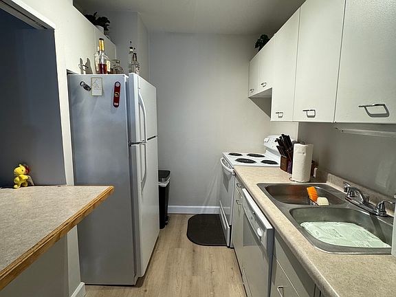 5th image of 535 N Michigan Ave APT 414