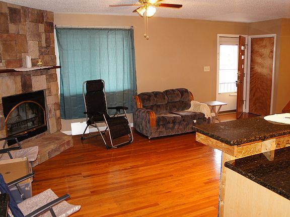 5th image of 1076 S John Hix St