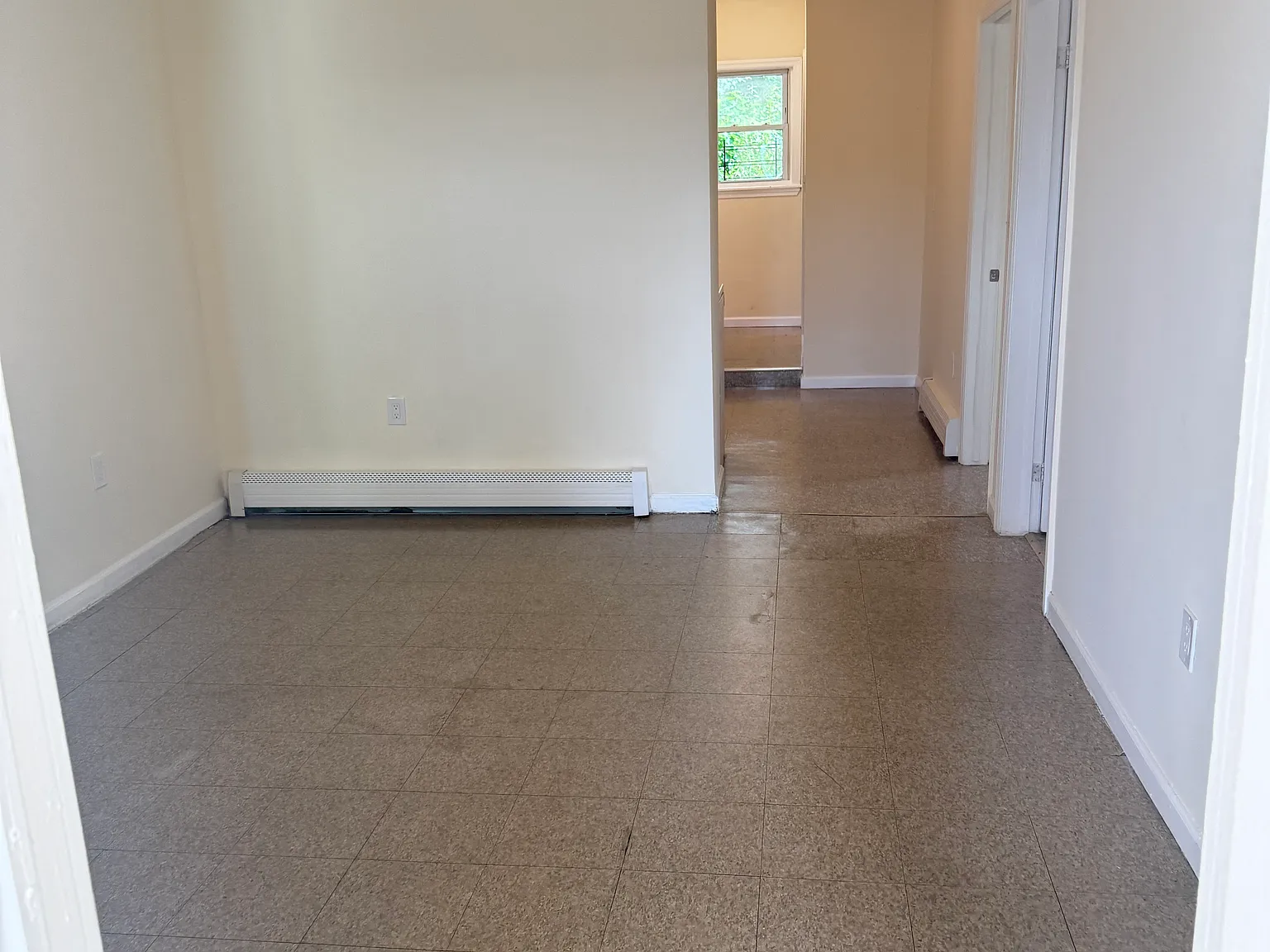 3 bed, 1000 sqft, $2,800 — Photo 2