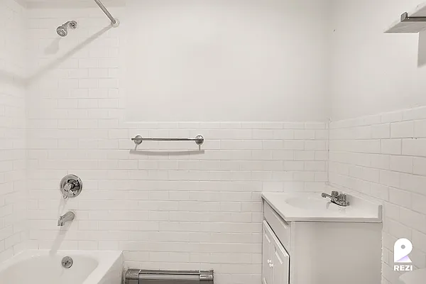 Rented by REZI | media 14