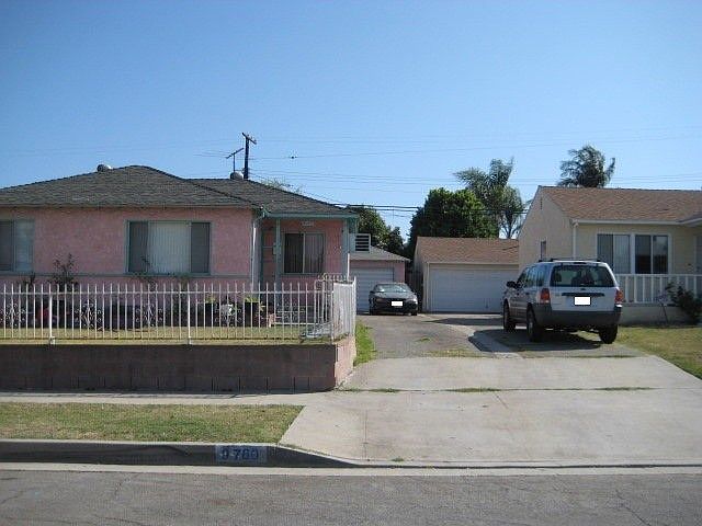 2nd image of 9760 Roma St