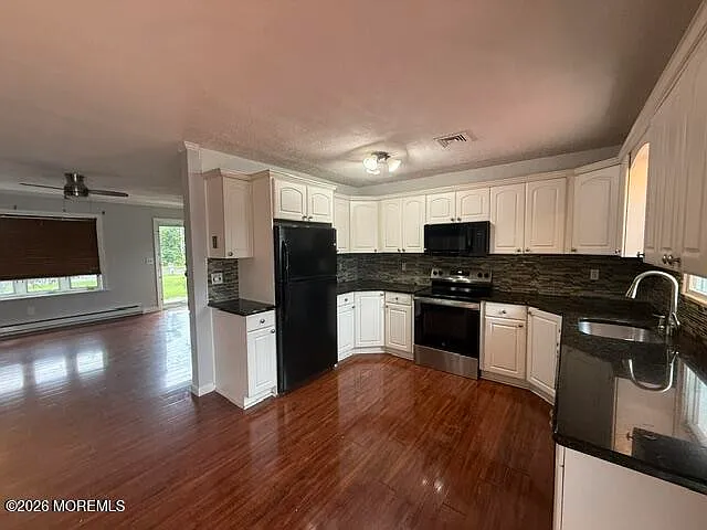 3 bed, 1269 sqft, $3,000 — Photo 4
