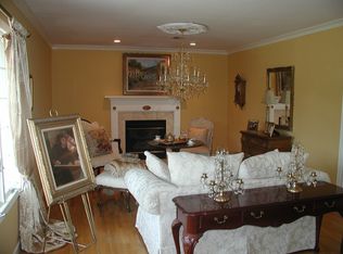 102 Inverness Rd, Holbrook, NY 11741