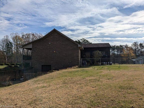 5th image of 234 Edgar Allan Dr