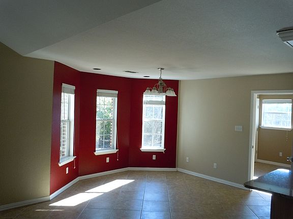 3rd image of 211 Oak Forest Dr
