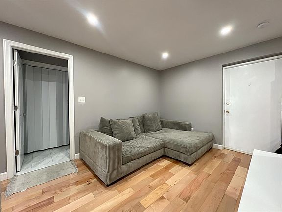 3rd image of 7 Weld St APT 29
