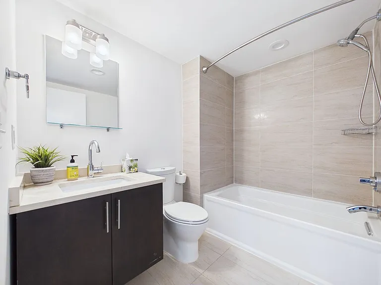 1129 N Hope St — Photo 26
