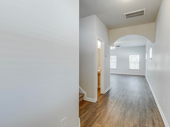 4th image of 422 Hawkeye Ct