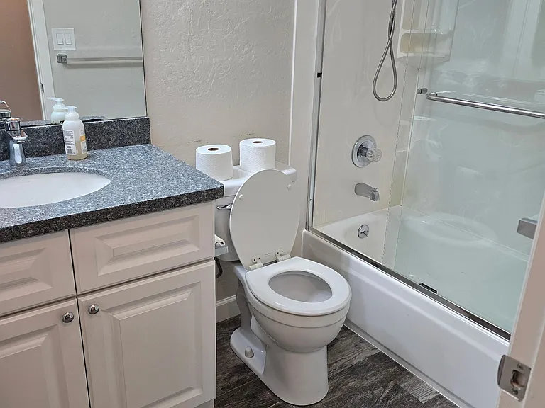 528 Grand Ave #7 — Photo 5