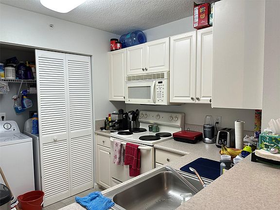 5th image of 649 E Sheridan Street #105